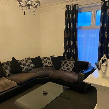 St Pauls Rd - Townhouse * Брадфорд